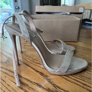 Steve Madden Gold Heels, size 9.5. Only worn one time.
